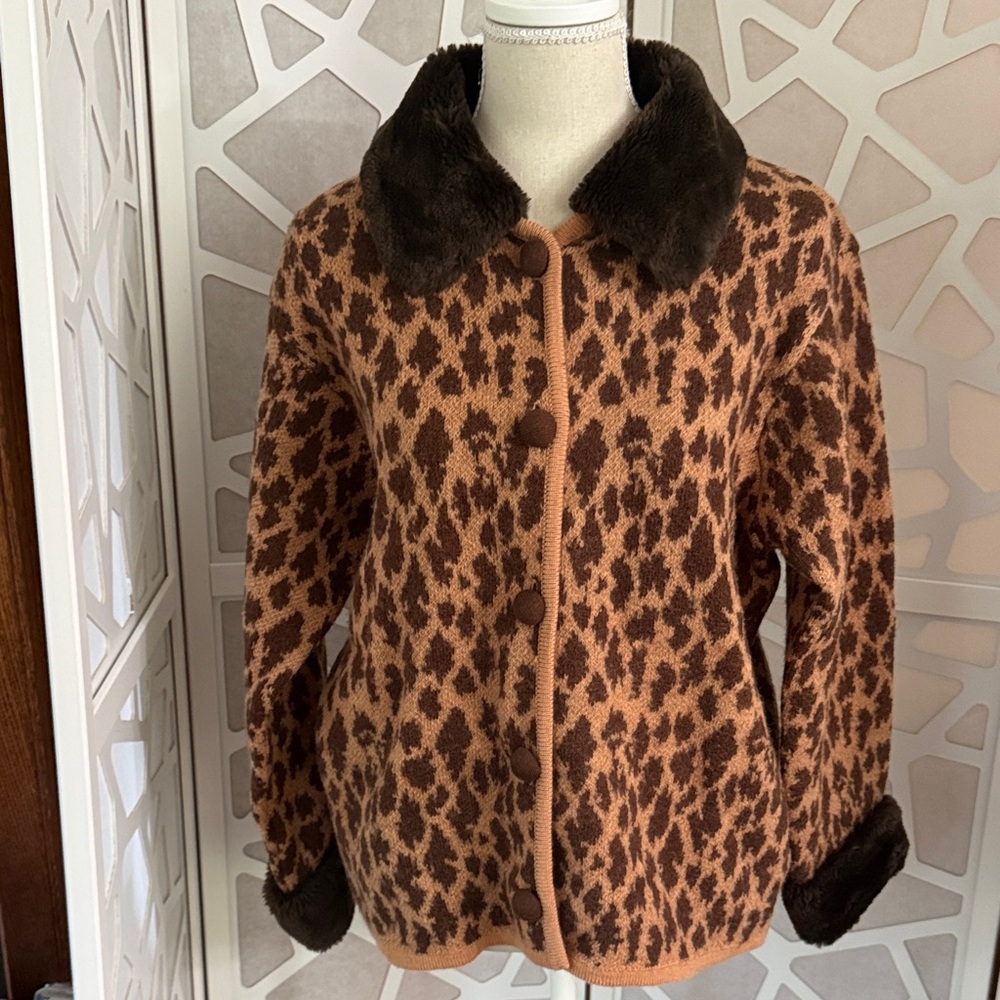 Chic Leopard Print Teddy Jacket with Faux Fur Trim